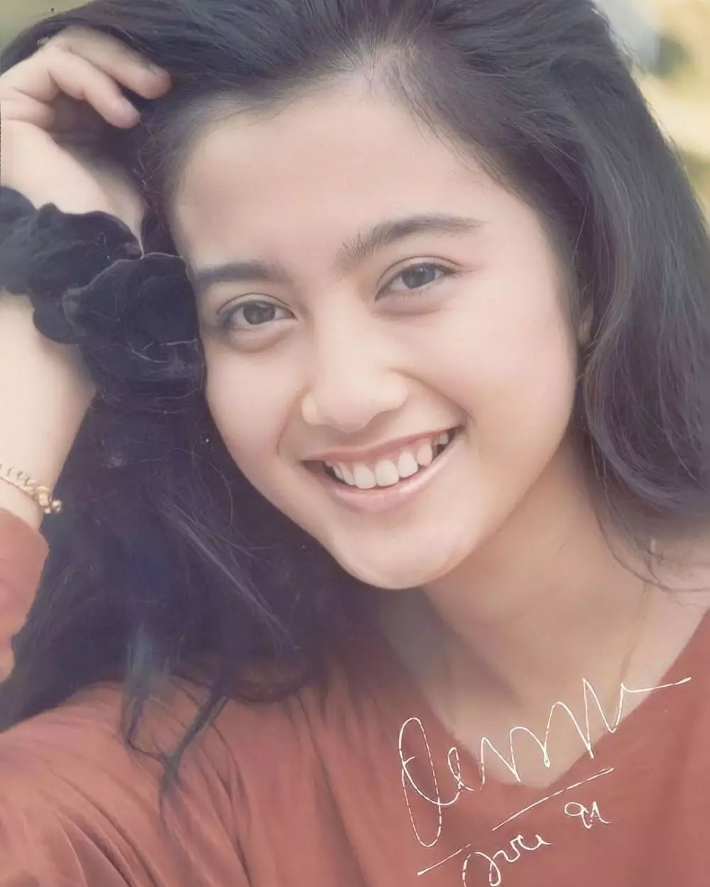 potret lawas Desy Ratnasari saat SMA ini bikin susah kedip © berbagai sumber potret lawas Desy Ratnasari saat SMA ini bikin susah kedip © berbagai sumber