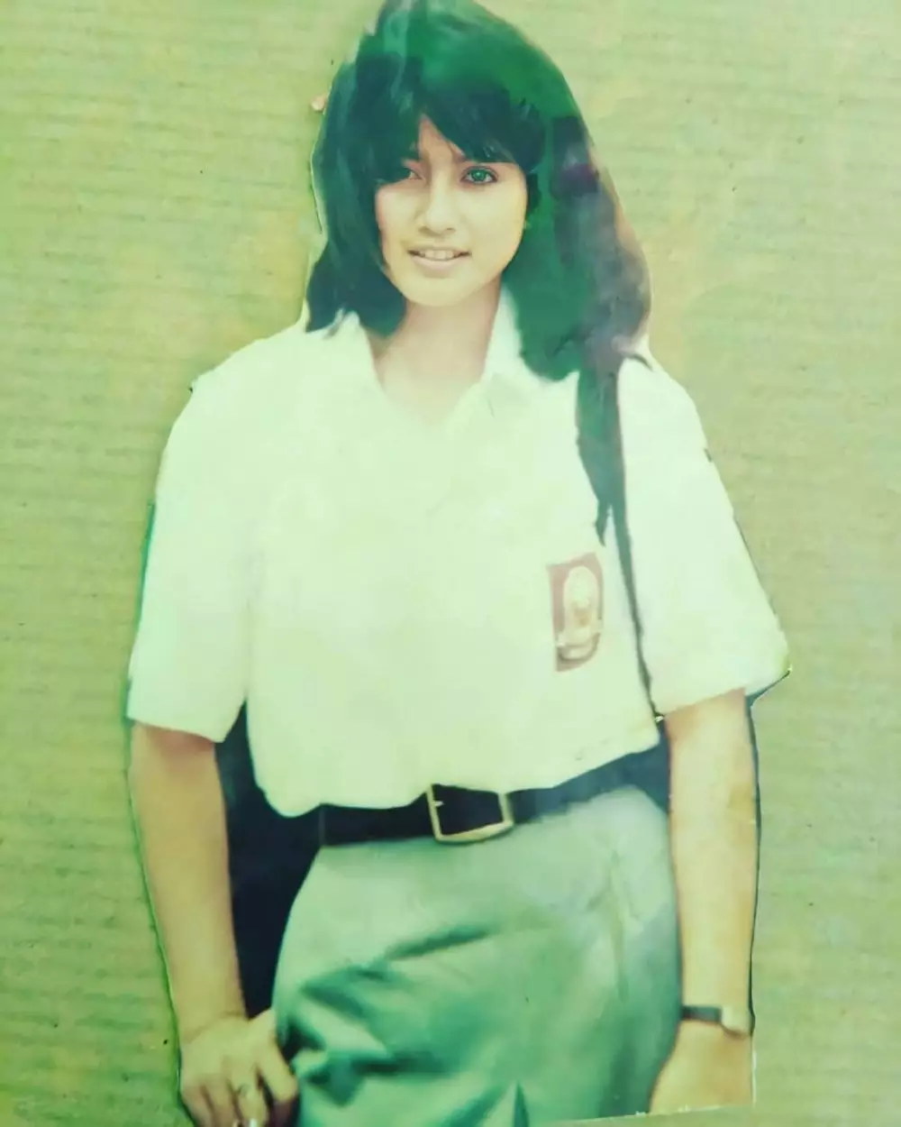 potret lawas Desy Ratnasari saat SMA ini bikin susah kedip © berbagai sumber potret lawas Desy Ratnasari saat SMA ini bikin susah kedip © berbagai sumber