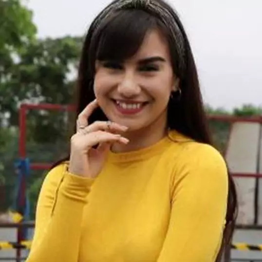 Pernah nggak dibayar sampai diperlakukan nggak enak saat kerja, ini 11 potret awal karier Irish Bella