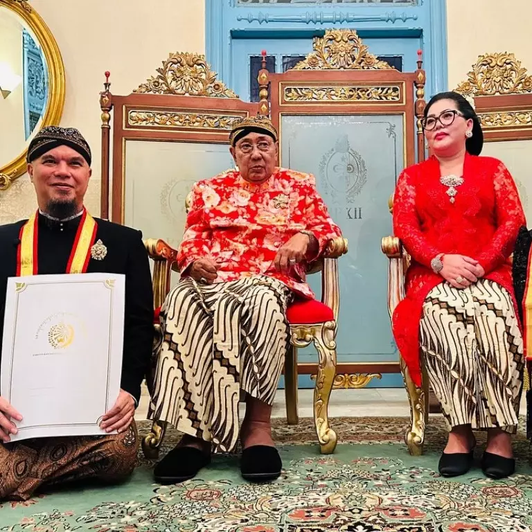 9 Potret Ahmad Dhani dapat gelar bangsawan dari Keraton Solo, gelarnya Kanjeng Pangeran