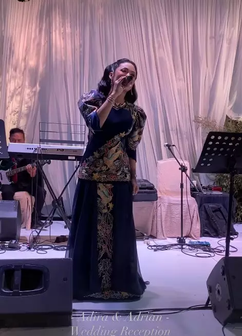 pernikahan Adira Kania anak Ikke Nurjanah © 2025 brilio.net pernikahan Adira Kania anak Ikke Nurjanah © 2025 brilio.net