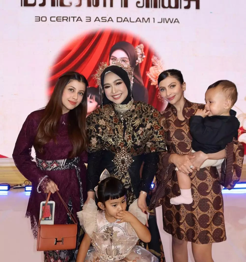 Seleb di ulang tahun Moana anak Ria Ricis © 2025 brilio.net Seleb di ulang tahun Moana anak Ria Ricis © 2025 brilio.net