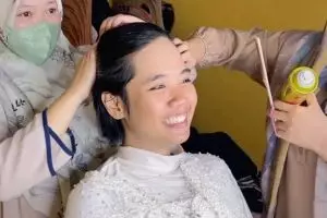 Transformasi wanita tomboy dimakeup jadi pengantin ini hasilnya manglingi dan kalem pol