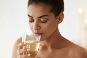 Tak suka kunyit? Tenang, ini cara bikin minuman kolagen tanpa rasa pahit agar kulit cerah dan kencang