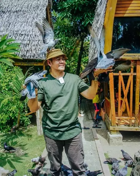 Aris Genta jadi penjual tahu bakso © berbagai sumber Aris Genta jadi penjual tahu bakso © berbagai sumber