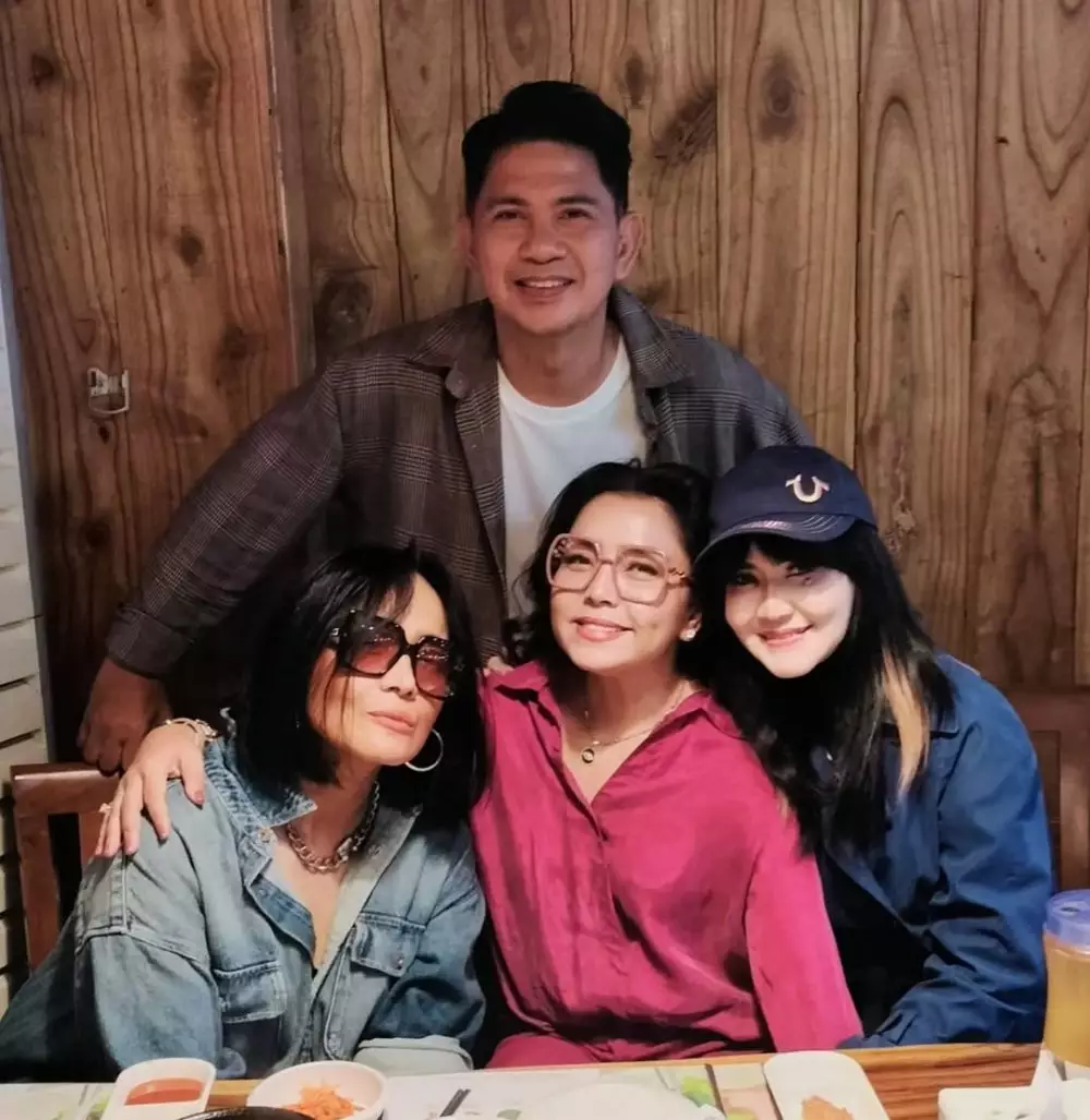 Potret akrab Ronnie Sianturi dan Atiek CB meski sudah cerai © 2025 Instagram