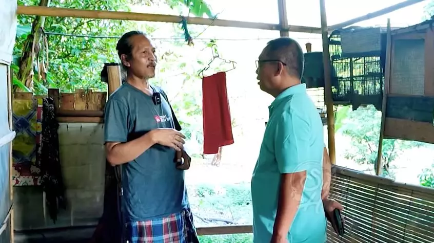 Kisah eks dokter THT tinggal di kolong jembatan © 2025 YouTube Kisah eks dokter THT tinggal di kolong jembatan © 2025 YouTube