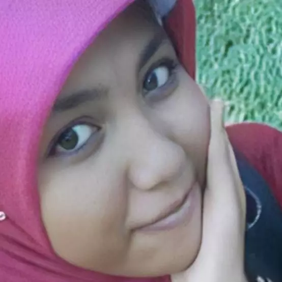 Viral karena gaya mencoloknya dengan emas segambreng, ini 9 potret jadul Mira Hayati sebelum terkenal