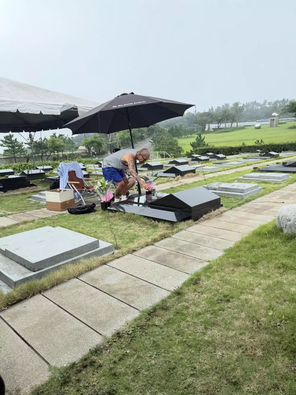 DJ Koo ziarah ke makam Barbie Hsu setiap hari © 2025 Threads
