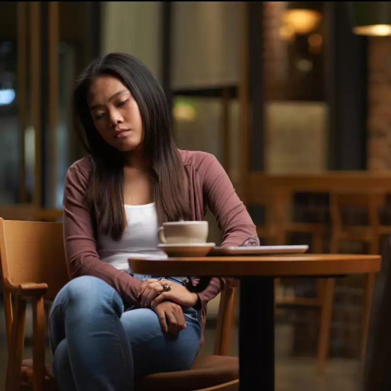 100 Kata-kata sad Jawa putus cinta dan artinya, penuh luka tapi puitis banget