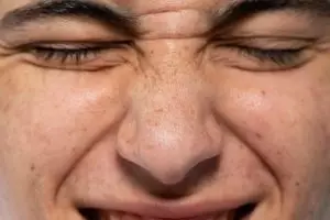 Tak perlu repot pakai masker, ini cara baru mengecilkan pori-pori dengan face mist dari 2 bahan dapur