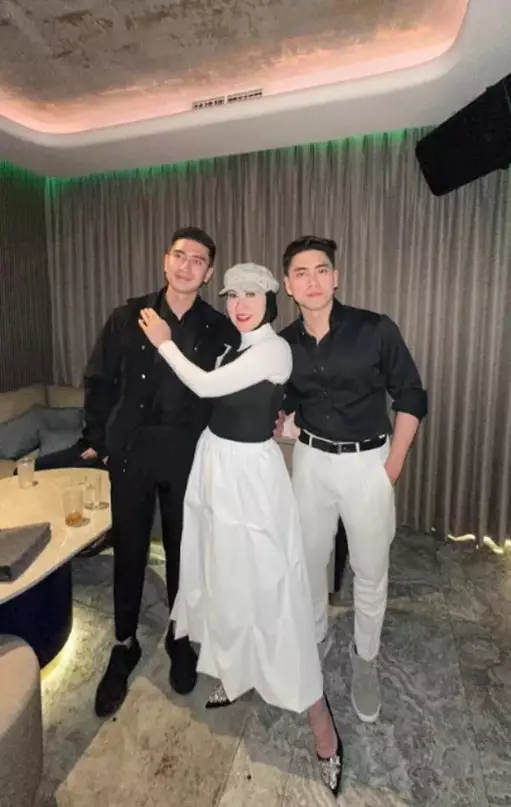 Venna Melinda ultah ke 53 © Instagram