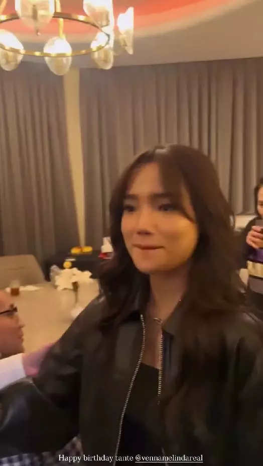 Venna Melinda ultah ke 53 © Instagram