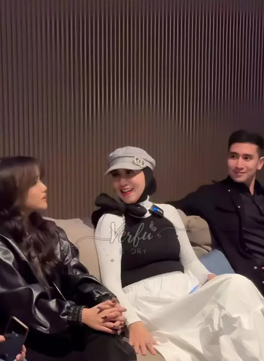 Venna Melinda ultah ke 53 © Instagram