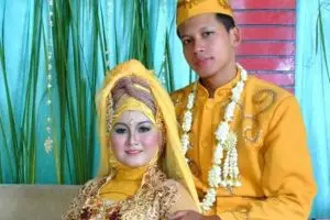 Pengantin minta Sunda Siger malah jadi hijab setinggi gunung, ini 8 potretnya yang bikin tepuk jidat