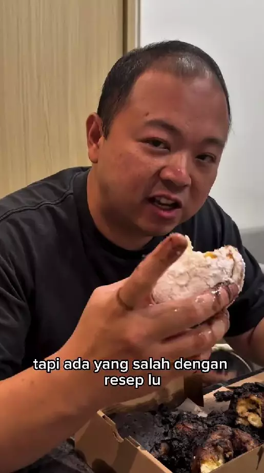 Codeblu beri review donat Pinkan Mambo © Instagram