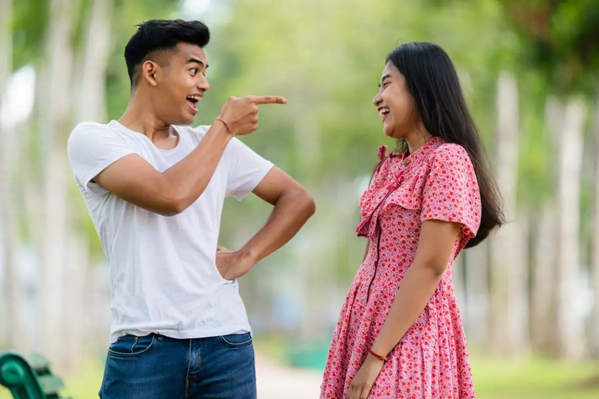 100 Kata-kata cinta konyol tapi bermakna 2025, gombalan absurd tapi jujur