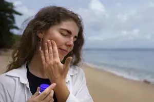 10 Sunscreen hybrid ini mampu menyesuaikan intensitas sinar UV sepanjang hari