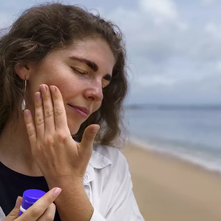 10 Sunscreen hybrid ini mampu menyesuaikan intensitas sinar UV sepanjang hari