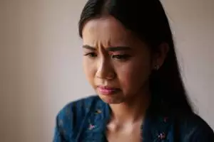 100 Kata-kata kecewa sama teman, sindiran halus yang dalam maknanya