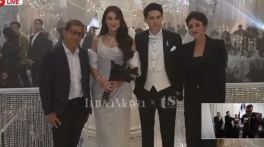 Rocky Gerung gandeng cewek saat resepsi Luna Maya © TikTok
