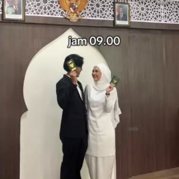 Pasangan Gen Z ini pilih nikah di KUA tanpa resepsi, habis sah tancap gas ngopi santai di cafe