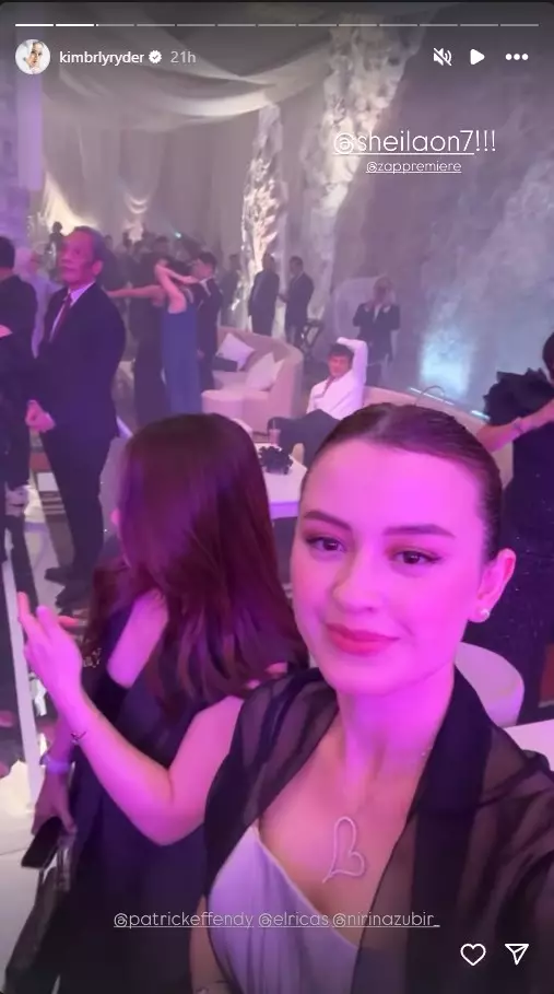 Kimberly Ryder pakai dress vintage punya mama © 2025 Instagram