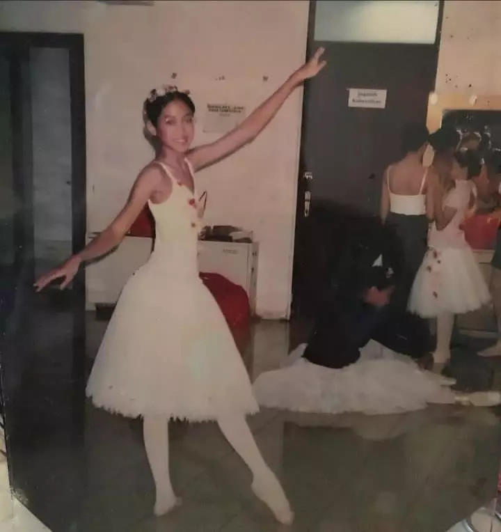 Pernah jadi penari balet, intip 11 potret lawas Widi Vierratale berbagai sumber