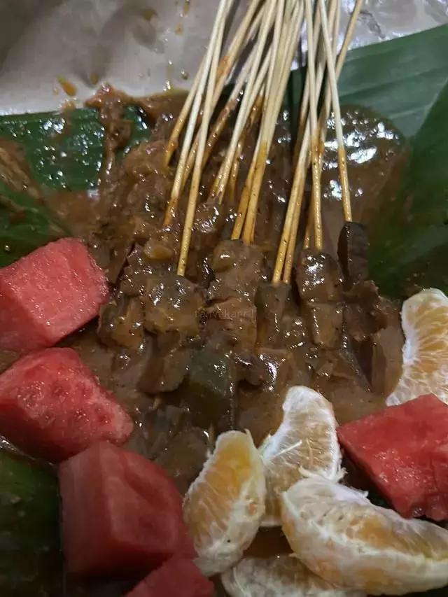 momen apes beli sate © 2025 berbagai sumber