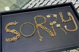 Bukan cuma minta maaf, 7 meme lucu ini bikin ngakak sekaligus baper abis buat Gen Z