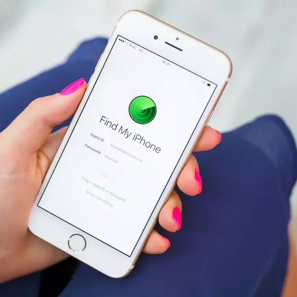 Cara tampilkan alamat dan nomor di layar HP saat hilang untuk Android, hati jadi tenang