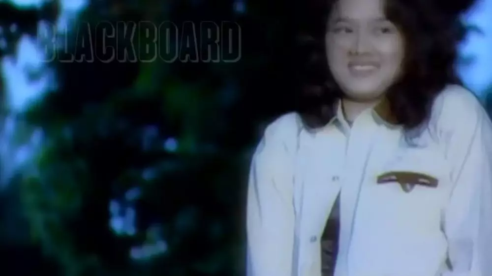 potret mulan jameela jadi model video klip lawas © YouTube