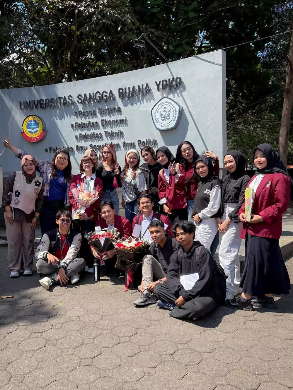 Chika Jessica berjuang kerjakan skripsi di usia 37 tahun © 2025 Instagram Chika Jessica berjuang kerjakan skripsi di usia 37 tahun © 2025 Instagram