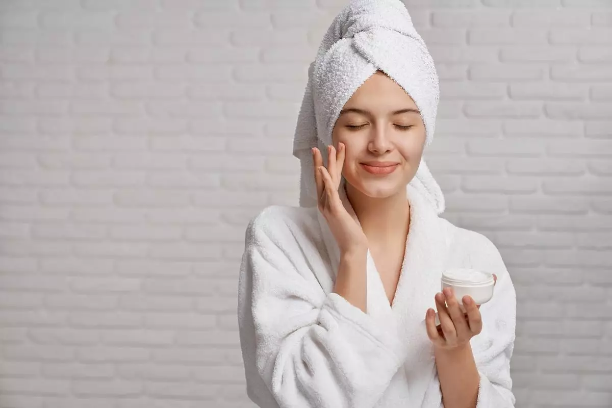 10 Serum dan moisturizer pintar ini mampu mengunci hidrasi sesuai kondisi kulit harian