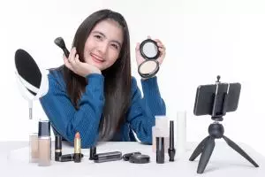 10 Produk riasan cerdas ini menyesuaikan warna dan minyak di wajah sepanjang hari