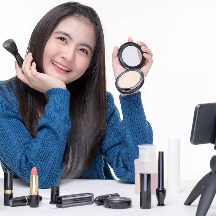 10 Produk riasan cerdas ini menyesuaikan warna dan minyak di wajah sepanjang hari