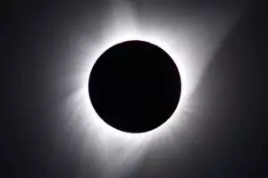 Benarkah 2 Agustus 2025 akan terjadi gerhana matahari total selama 6 menit? Ini faktanya