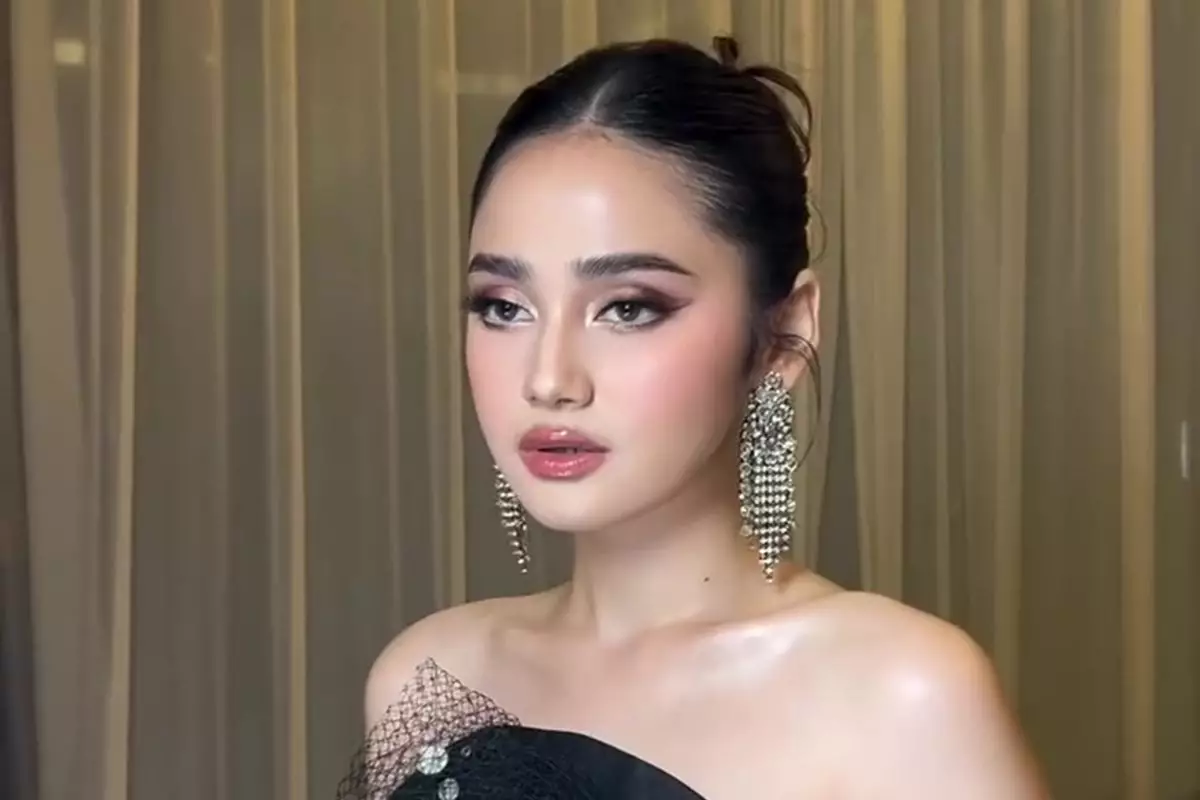 Alis seratnya bikin salfok, Syifa Hadju ternyata pakai eyebrow under Rp100 ribu di resepsi Luna-Maxime