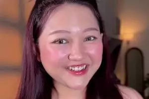 Jangan dihapus, ini trik mengatasi blush on yang warnanya terlalu pink agar lebih netral dan natural