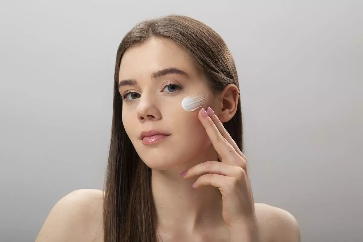 10 Rekomendasi sunscreen hybrid aktif merespons intensitas sinar UV dan cahaya biru dari gadget