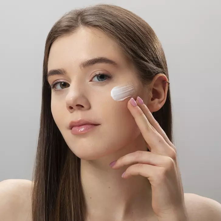 10 Rekomendasi sunscreen hybrid aktif merespons intensitas sinar UV dan cahaya biru dari gadget