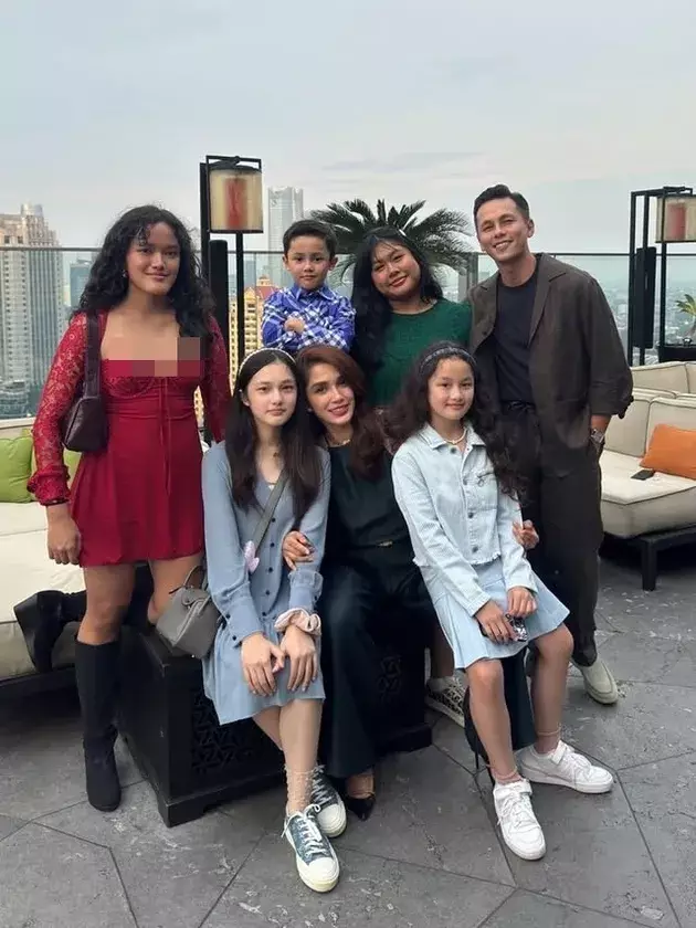 Nggak jaim pose alay, begini potret lawas 9 penyanyi cantik bareng geng SMA © 2025 brilio.net