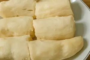 Nggak punya daun pisang? Ini hack bikin tape singkong antigagal