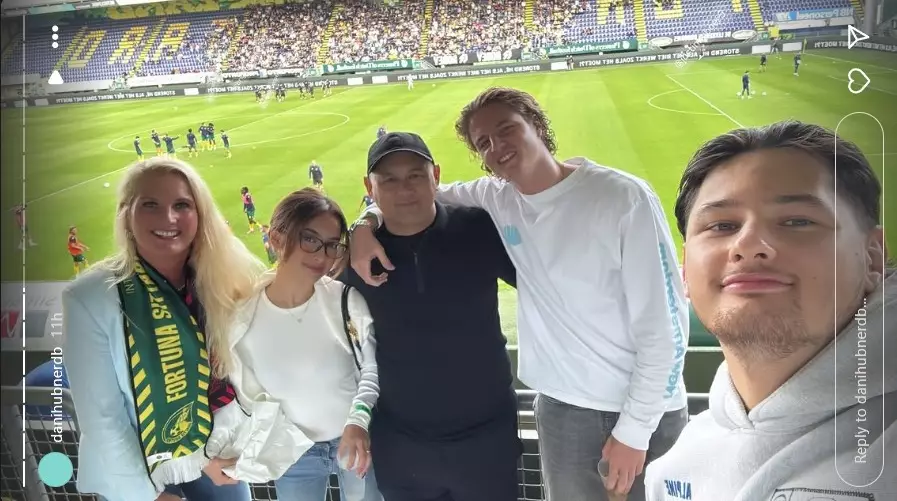 Jennifer Coppen dan Brigitte nonton Justin Hubner © 2025 brilio.net