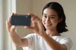 100 Kata-kata caption foto selfie yang bikin followers kepo