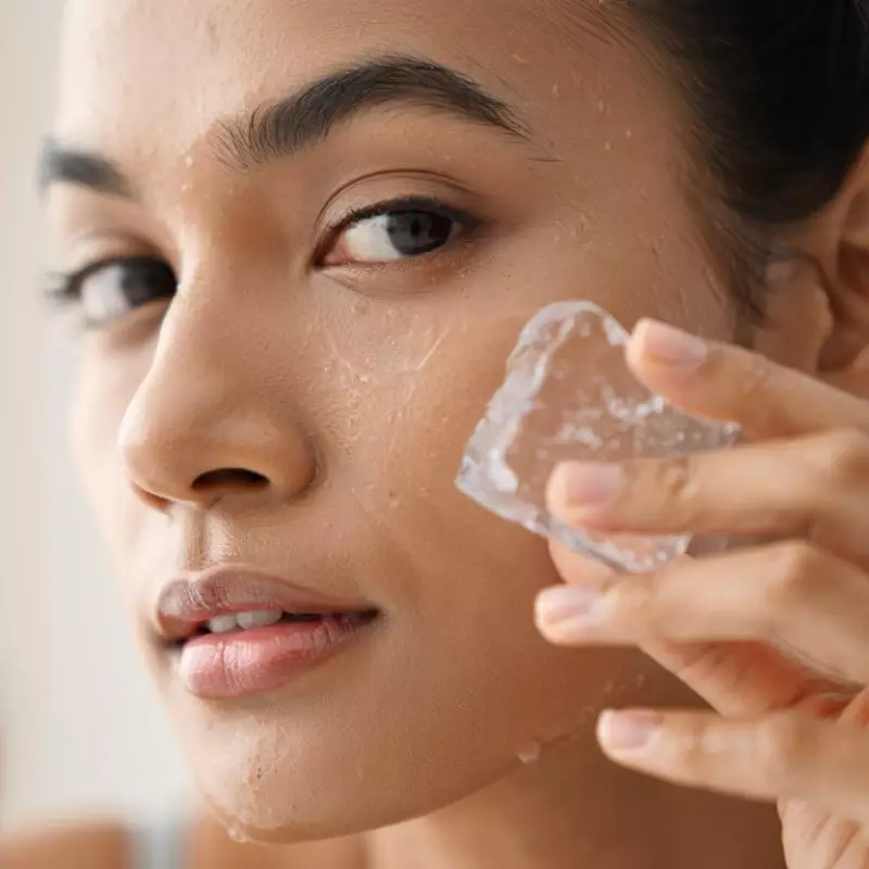 Cara menyamarkan pori-pori dengan primer dan ice cube, efektif banget