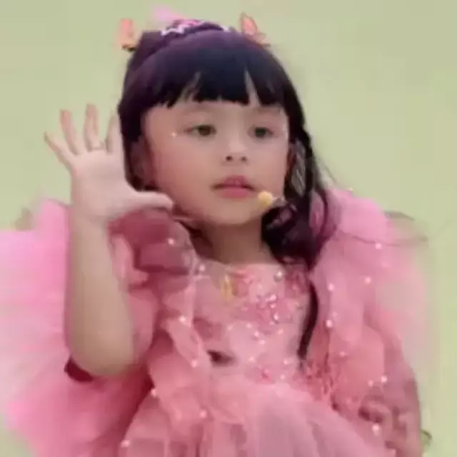 8 Potret Ameena tampil pede nyanyi di panggung dengan gaun pink, bikin gemes bak diva cilik