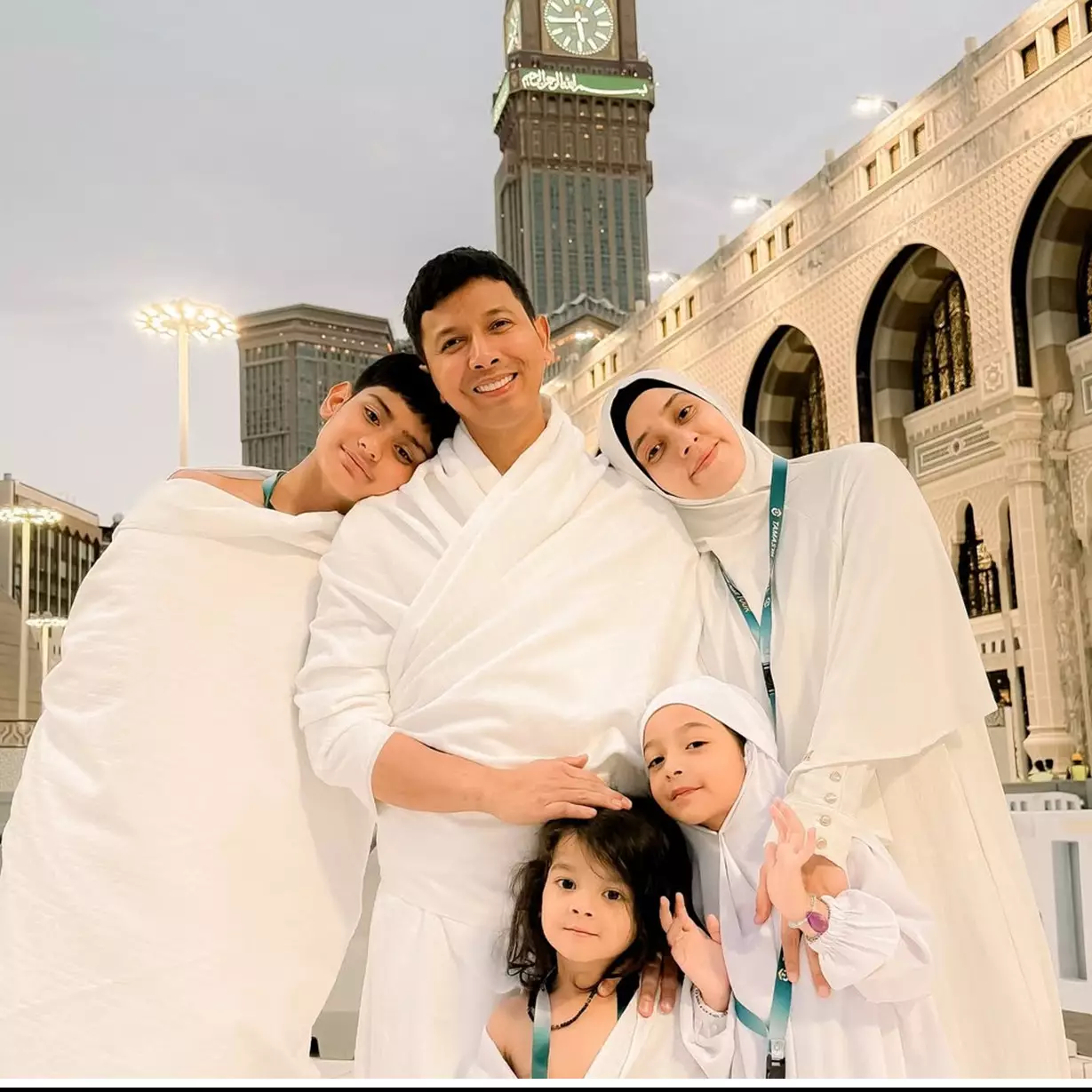 Kisah Sonny Septian dan Fairuz diberi kemudahan saat umrah, menangis haru berhasil cium Hajar Aswad