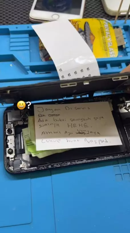 Tukang servis ini syok disogok © TikTok