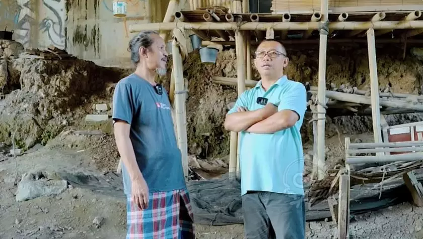 Dokter lulusan UI tinggal di kolong jembatan diduga berbohong © 2025 YouTube